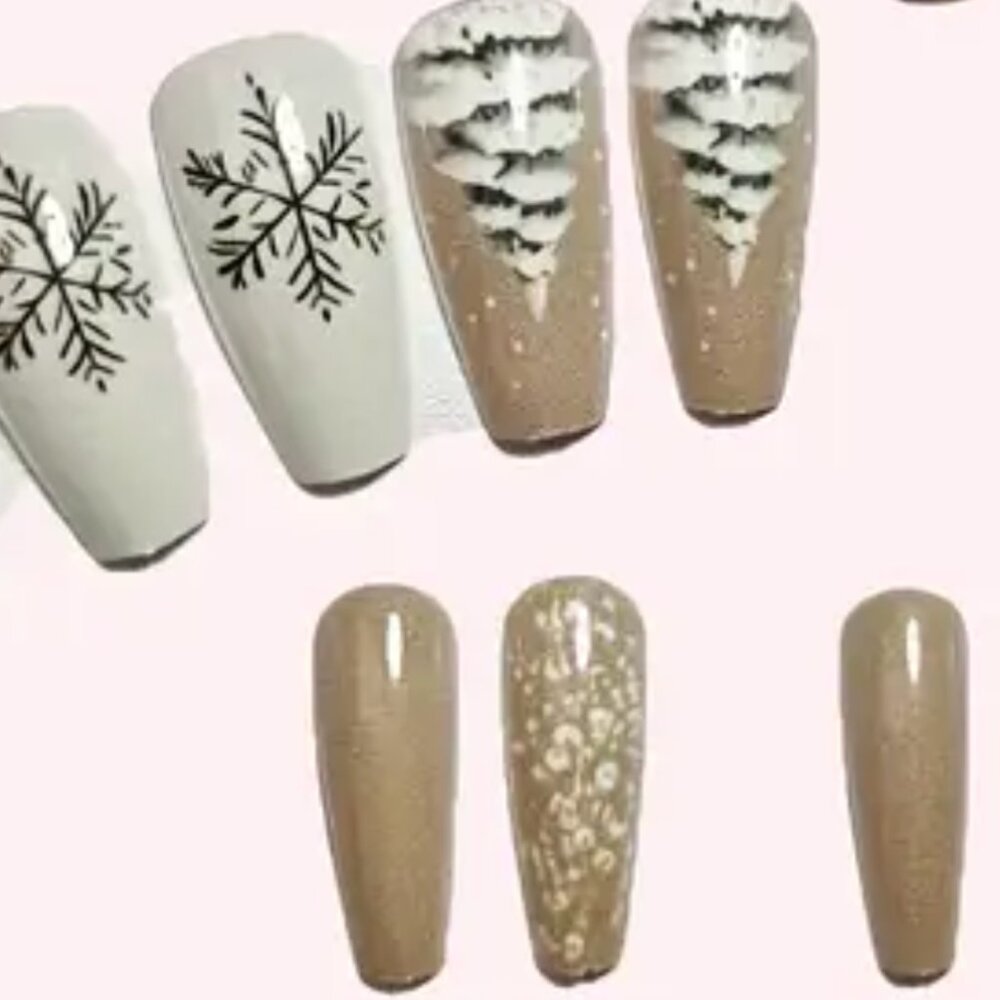 🍸❤️🎄HOLIDAY NAILS!🎄❤️🍸 - Picture 2 of 5